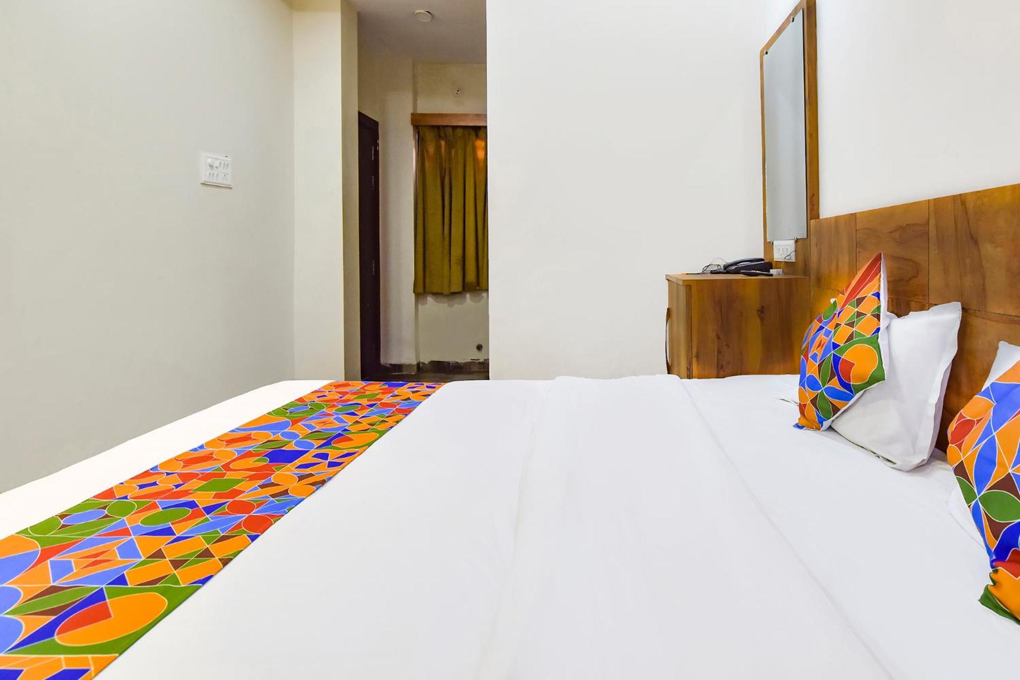 Fabexpress Nishesh Tower Otel Ujjain Dış mekan fotoğraf